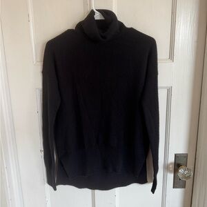 Theory black Karenia cashmere turtleneck size small